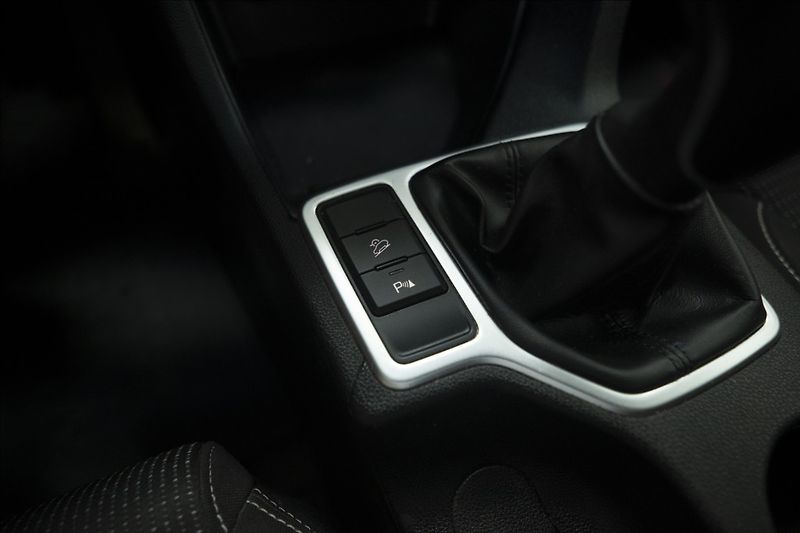 Kia Sportage 1,6 CRDi NAVI KAMERA VÝHŘEV ČR - fotka 29 z 49