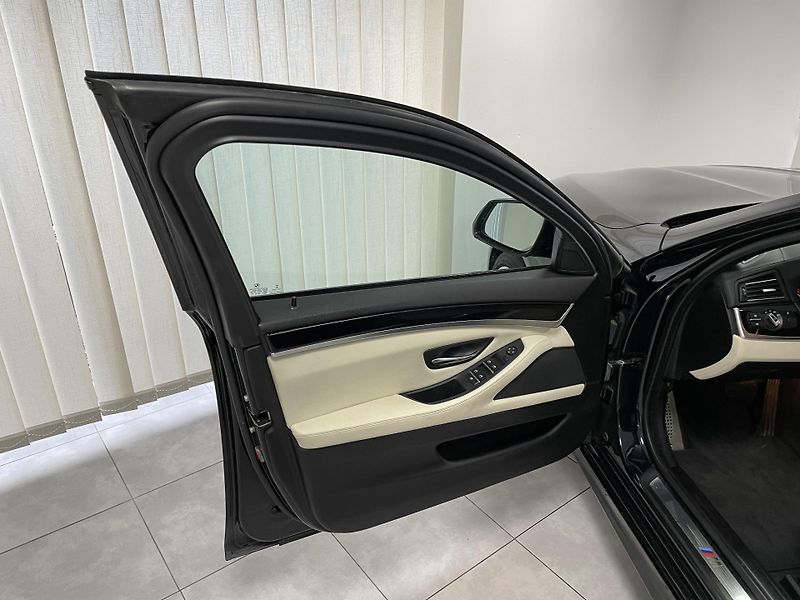 BMW Řada 5 530 XD M-Paket ČR SERVIS DPH - fotka 19 z 25