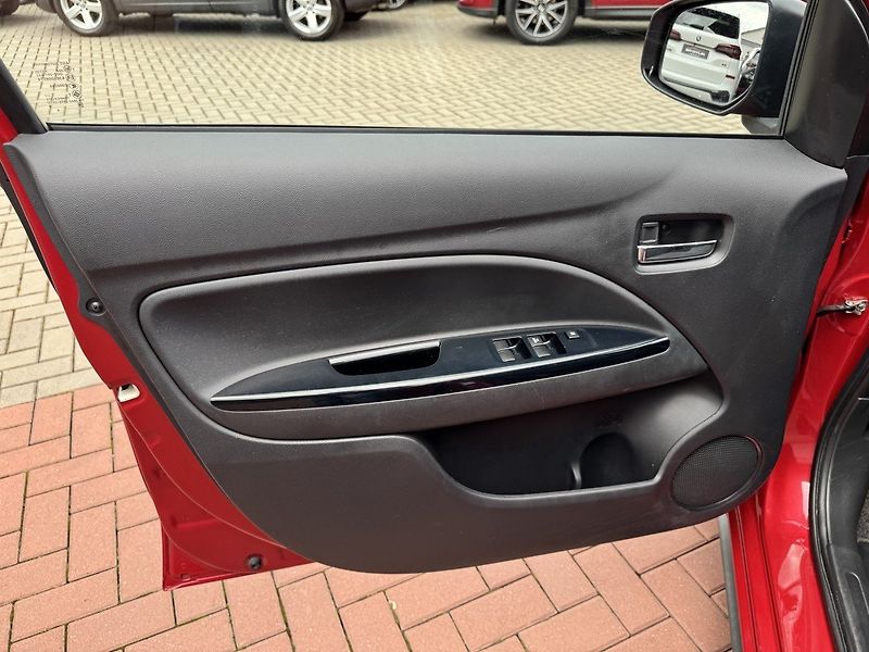 Mitsubishi Space Star (2018) 1.2i Mivec Navi Automat DAB - fotka 32 z 50