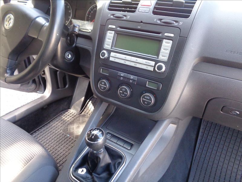 Volkswagen Golf Variant 1,6 - fotka 22 z 22