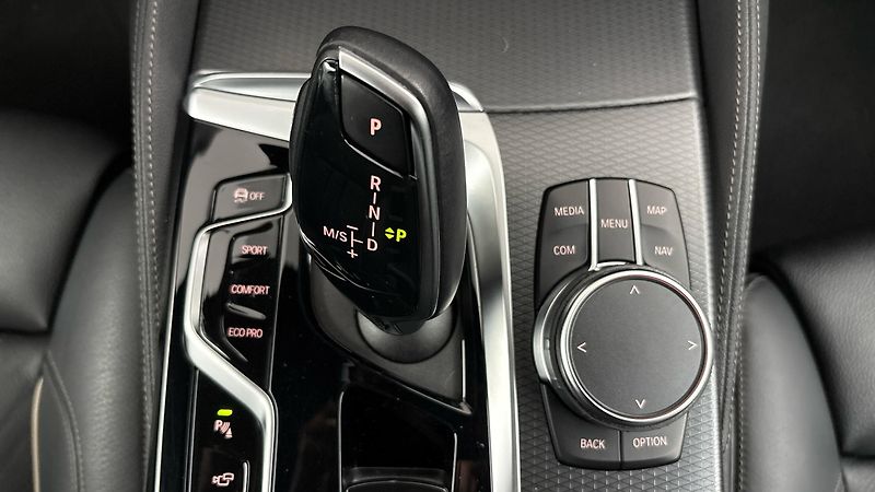 BMW Řada 5 540d AUT xDrive M-sport Tourin - fotka 27 z 33