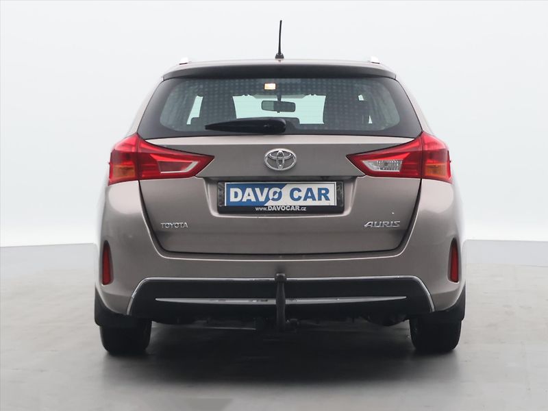 Toyota Auris 1,6 i 97kW Serv. Kniha - fotka 6 z 25