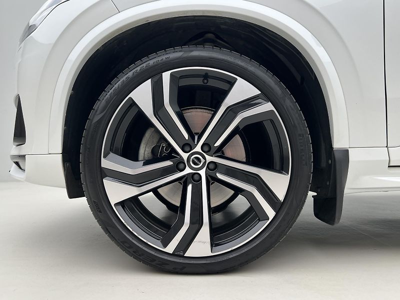 Volvo XC90 B5 AWD R-DESIGN 7 MÍST AUT - fotka 15 z 48