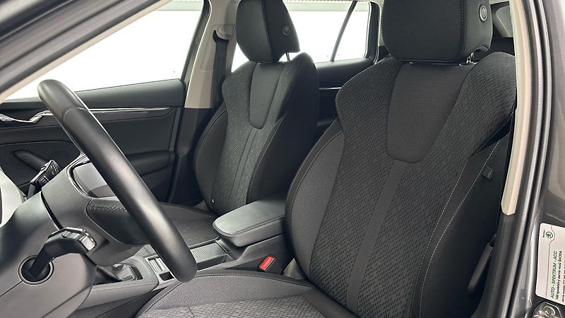 Škoda Octavia 2.0 TDI Style Combi - fotka 15 z 24