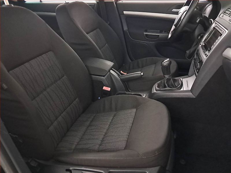 Škoda Octavia (2011) 1.6 TDI, Navi, Xenony - fotka 9 z 20