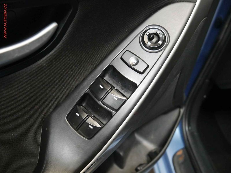 Hyundai i30 (2015) 1.4i, ČR, Klima - fotka 17 z 17