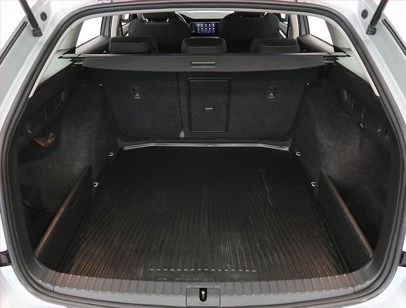 Škoda Octavia (2022) Ambition 2.0 TDI, ČR,1.maj - fotka 13 z 24