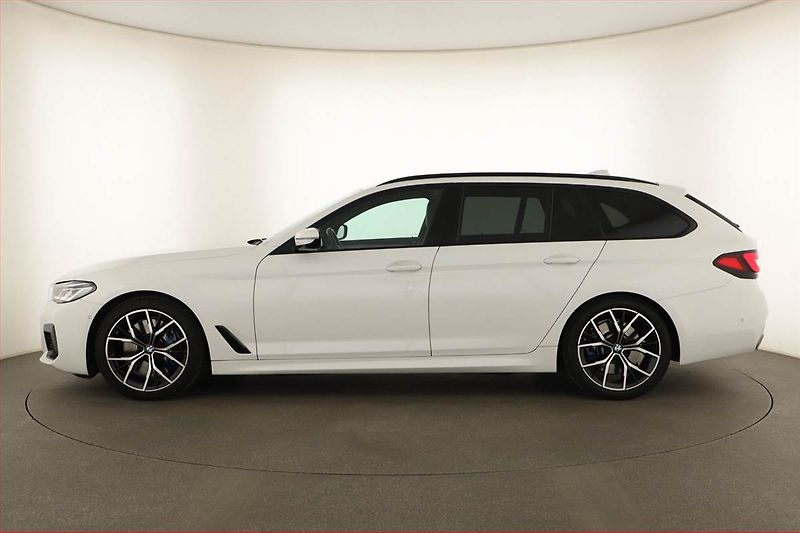 BMW Řada 5 (2021) 540i xDrive - fotka 3 z 20