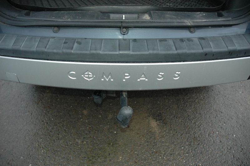Jeep Compass 2,4  4x4 benzín kuže manual - fotka 12 z 15