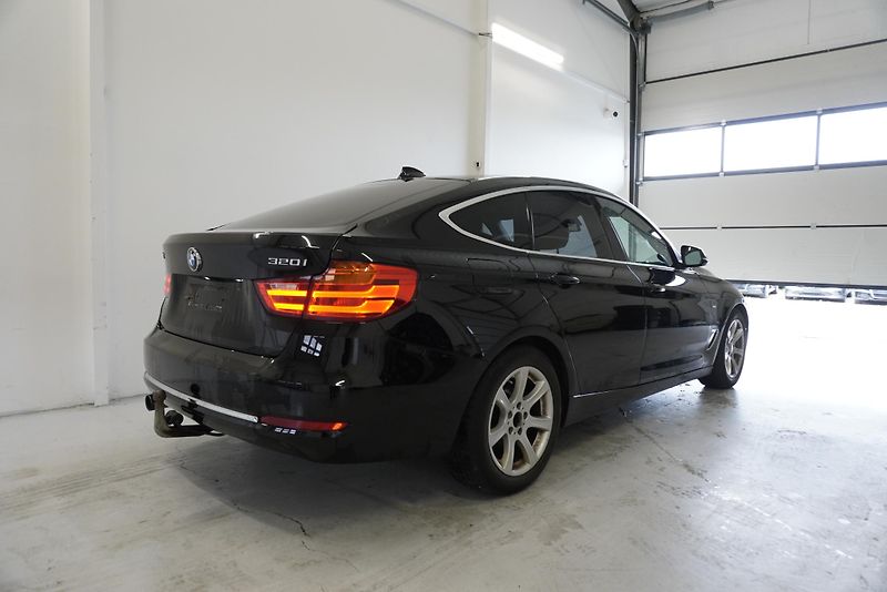 BMW Řada 3 320i LUXURY LINE AUTOMAT - fotka 7 z 35