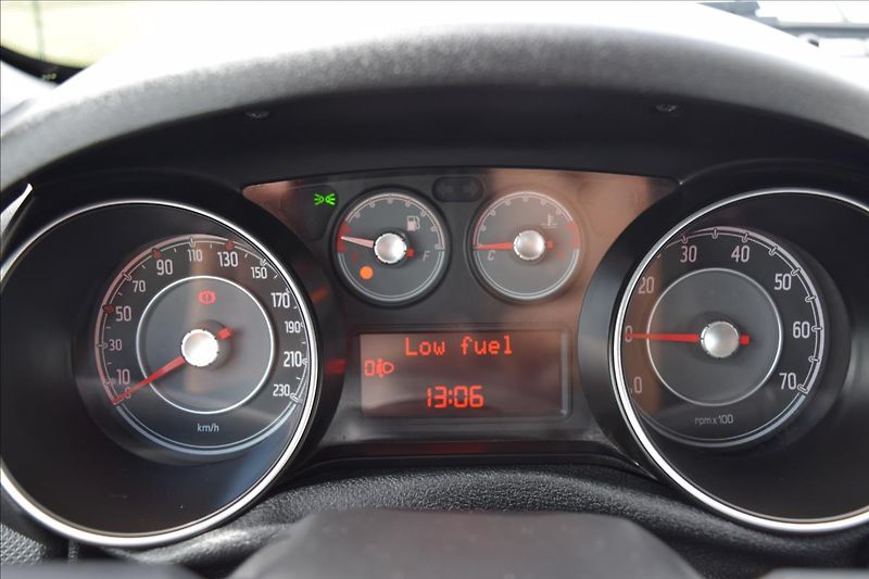 Fiat Grande Punto 1,2 i 51KW PO ROZVODECH KLIMA - fotka 34 z 42