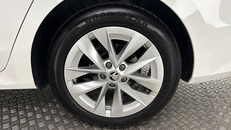 Škoda Octavia 2.0 TDI Style - fotka 19 z 25