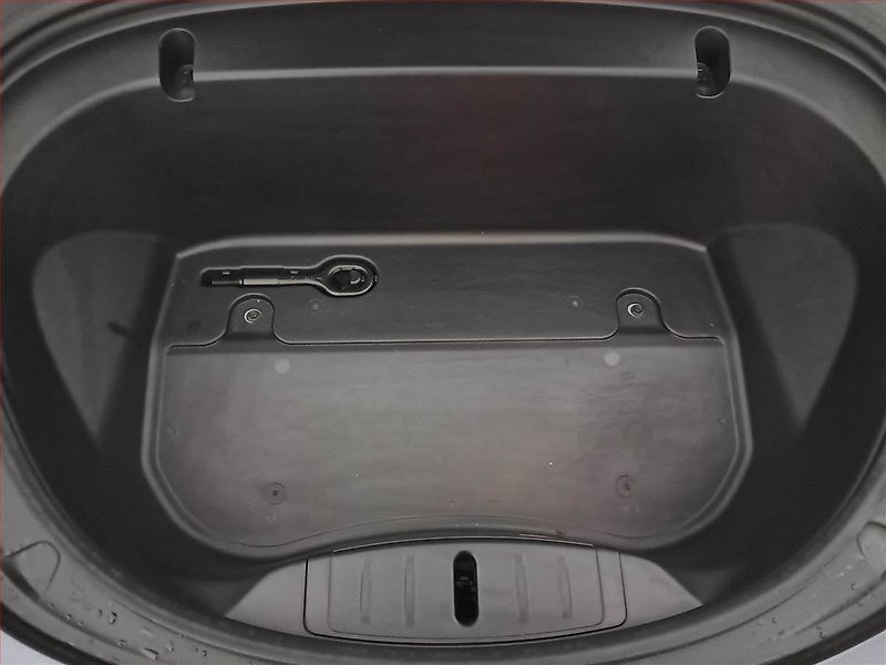Tesla Model 3 (2020) Std Range Plus 52kWh, SoH 81% - fotka 23 z 25