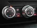 Audi A1 (2011) S-Line 1.6 TDI, Park. senzory - náhled 17