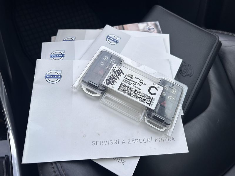 Volvo XC60 2.4 D5 Summum Polestar AWD  - fotka 31 z 33
