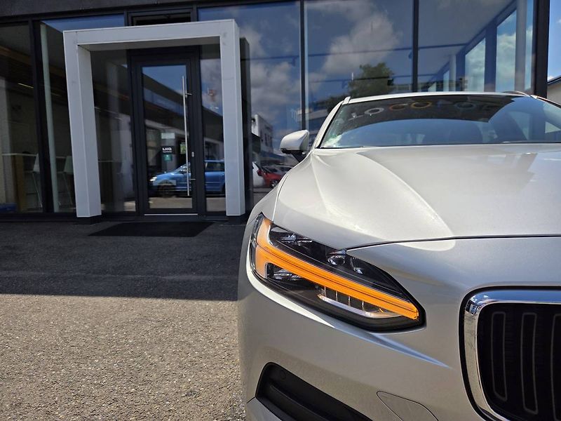 Volvo V90 (2018) D4 2.0 140kW - fotka 7 z 43