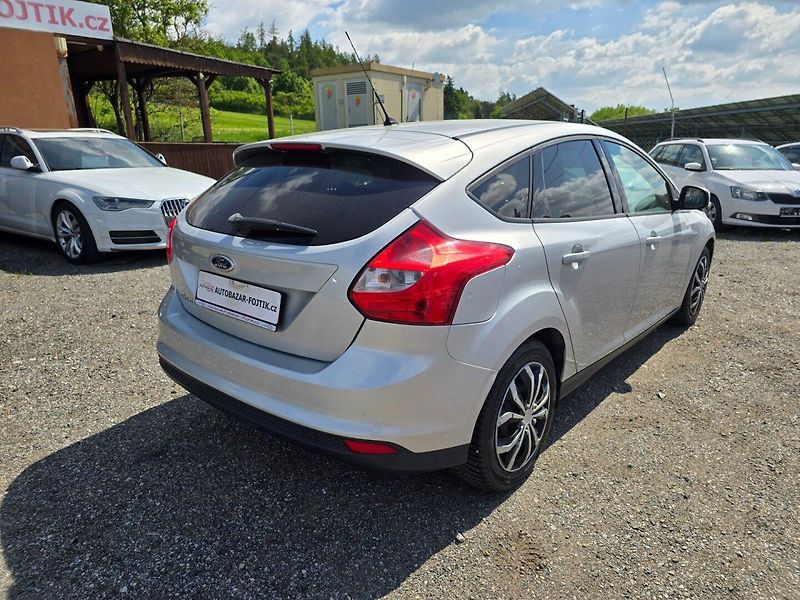 Ford Focus (2011) 1.6i 77KW garance km - fotka 7 z 25