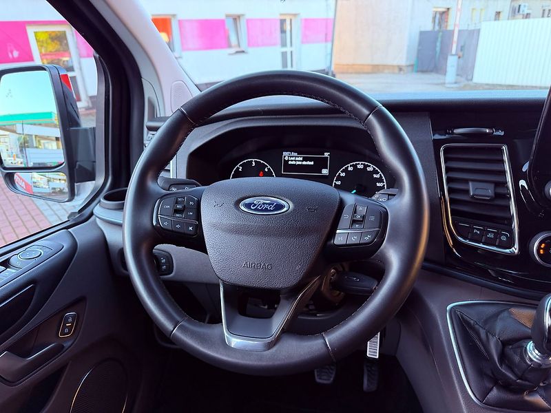 Ford Tourneo Custom 2.0 EcoBlue Titanium L2, ČR, 8 - fotka 21 z 32
