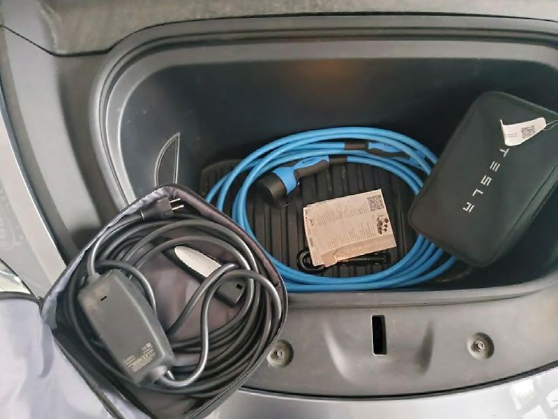 Tesla Model Y (2023) Long Range AWD – 514 HP, 4×4 - fotka 11 z 11