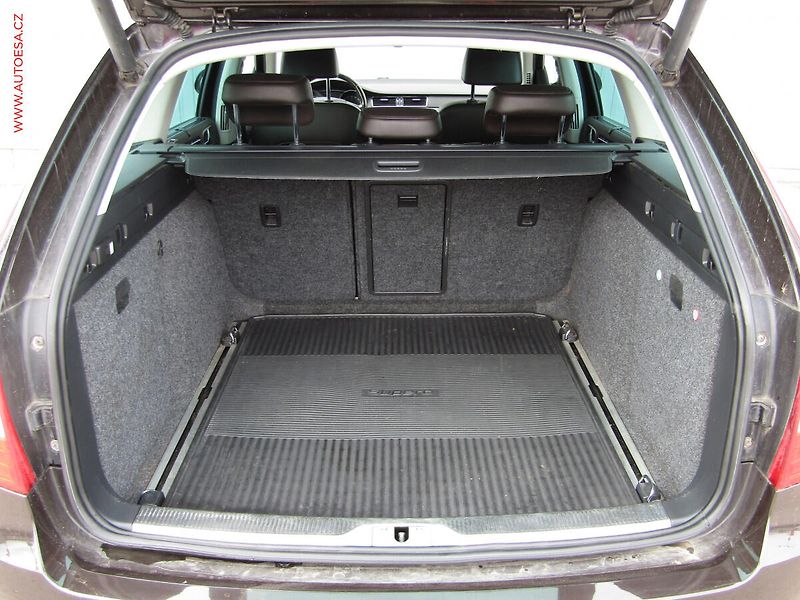 Škoda Superb (2012) 2.0 TDi, ČR, L&K, DSG, STK3 - fotka 7 z 20