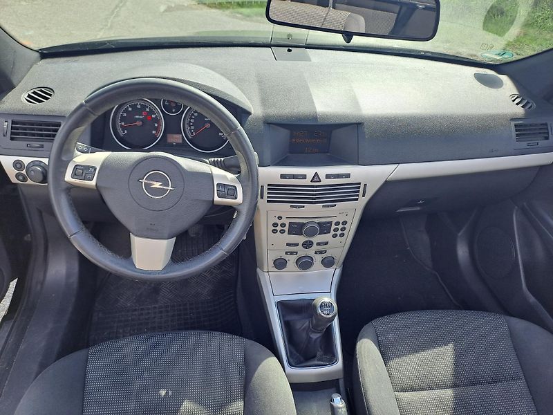 Opel Astra 1.8 KABRIO - fotka 18 z 24