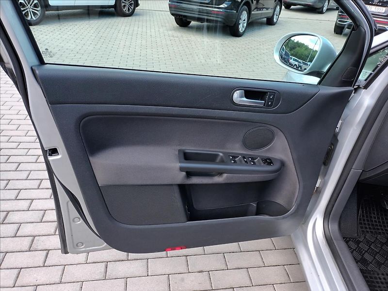 Volkswagen Golf Plus 1,4 TSI,90KW,DIGIKLKIMA,TEMPOM - fotka 16 z 33