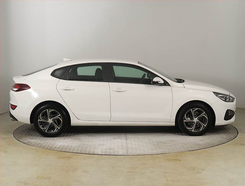 Hyundai i30 (2023) Komfort 1.0 T-GDI, ČR,1.maj - fotka 6 z 22