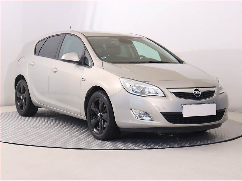 Opel Astra (2010) 1.6 T, Automat, Tempomat - fotka 1 z 18