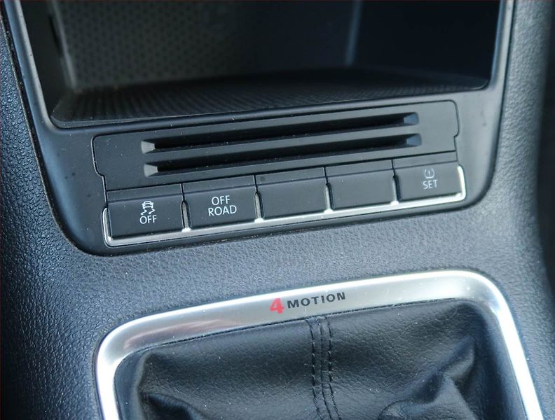 Volkswagen Tiguan (2010) 2.0 TDI, 4X4, ČR,1.maj - fotka 16 z 21