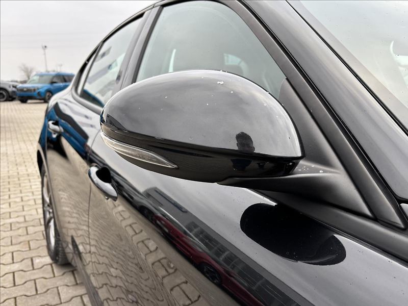 Alfa Romeo Giulia 2,2 JTDm 132kW 180 MT Super - fotka 11 z 37