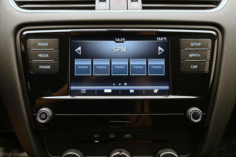 Škoda Octavia 1,6 TDI 85kW Ambition Záruka a - fotka 19 z 29