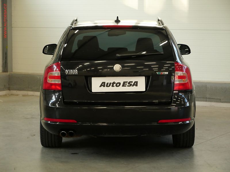 Škoda Octavia (2009) 2.0 TFSi, RS, xenon, autoAC - fotka 5 z 21