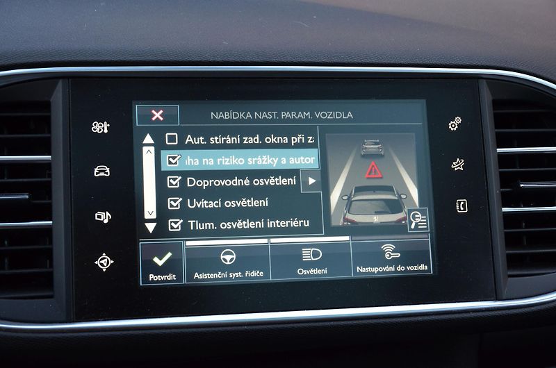 Peugeot 308 (2017) SW 1.2 96kW Allure / AUTOMAT - fotka 31 z 39