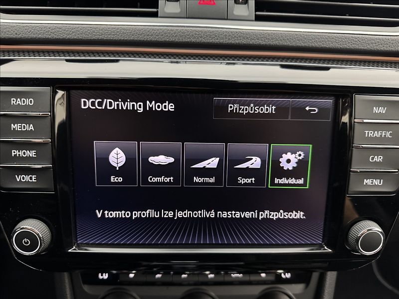 Škoda Superb 2,0 SPORTLINE 4X4 DSG 350HPAPR - fotka 27 z 55