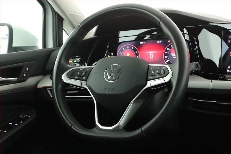 Volkswagen Golf (2024) Life 1.0 TSI - fotka 17 z 19