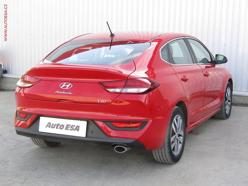Hyundai i30 (2019) 1.6CRDi, ČR, AC, park.asist - fotka 4 z 16
