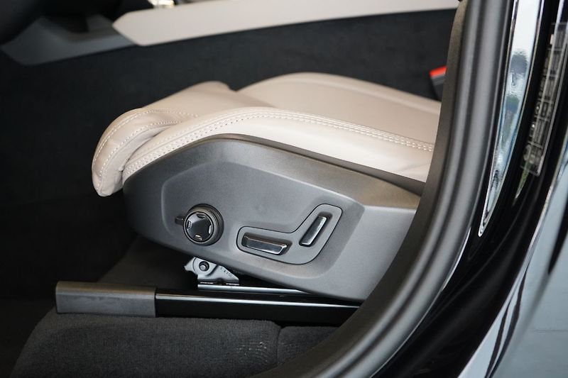 Volvo XC90 T8 PLUS Dark, Ventilace, 360° - fotka 22 z 50