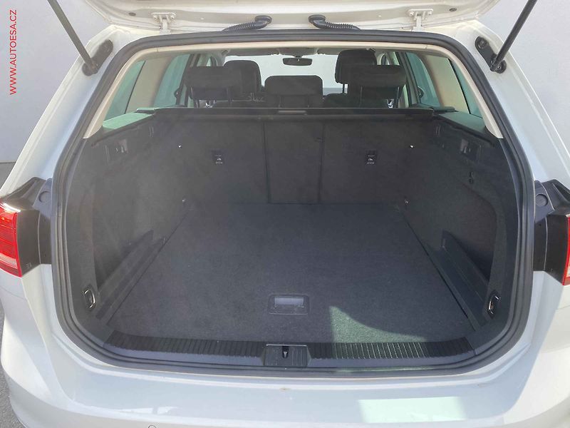 Volkswagen Passat (2016) 2.0TDi, Comfortline, DSG, LED - fotka 7 z 19