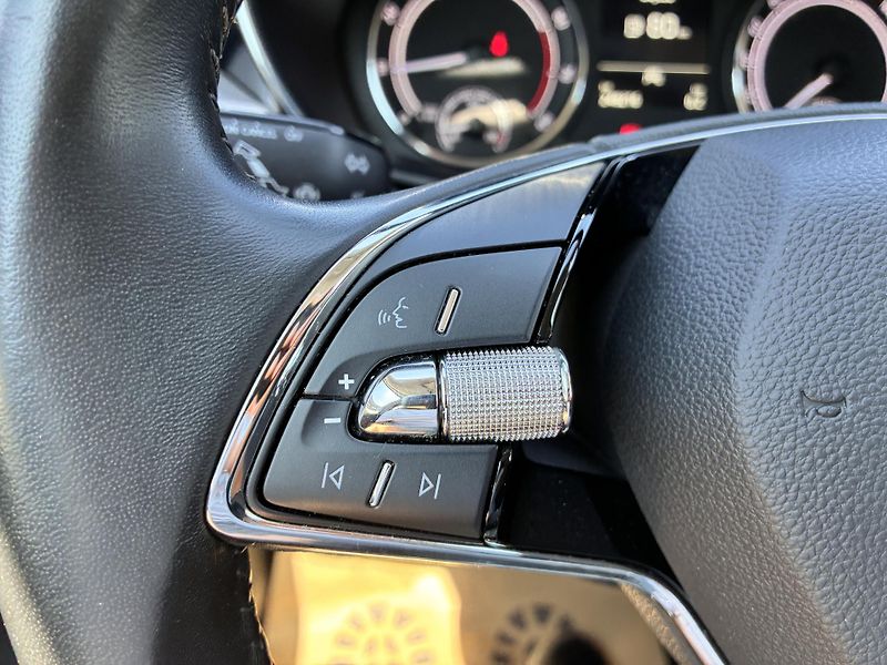 Škoda Fabia 1.0TSI-81KW,1.MAJITEL,STYLE... - fotka 25 z 31