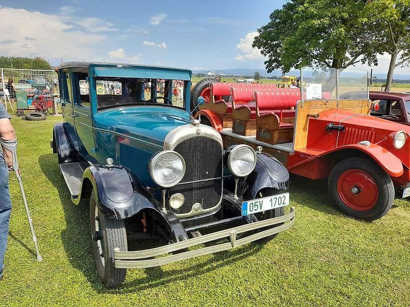 Unikátní hasičský vůz z roku 1931 kdysi sloužil dobrušským hasičům, dnes je klubovým vozidlem Podorlického Veteran Car Clubu.