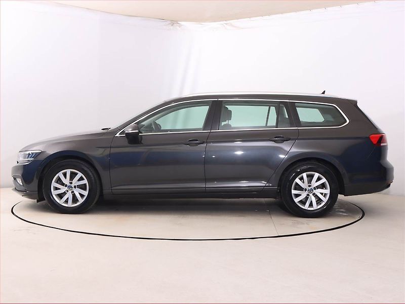 Volkswagen Passat (2021) Business 2.0 TDI, Automat - fotka 3 z 23