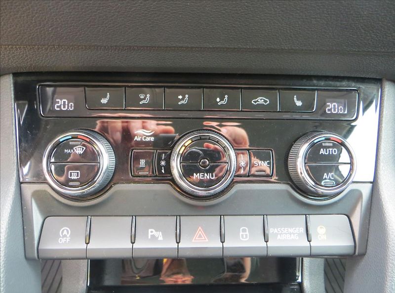 Škoda Karoq 1,5 TSI Style 110kW DSG WEBAST - fotka 18 z 33