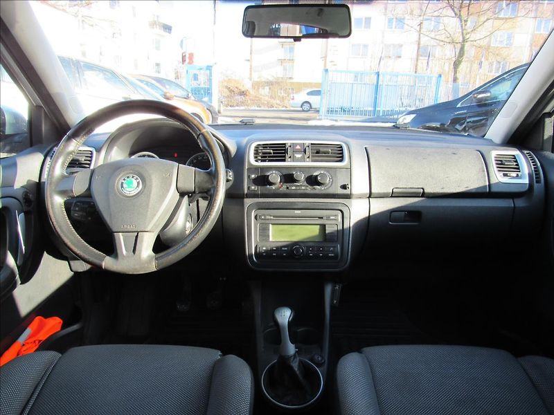 Škoda Fabia 1,2 HTP 51kW Combi - fotka 11 z 33