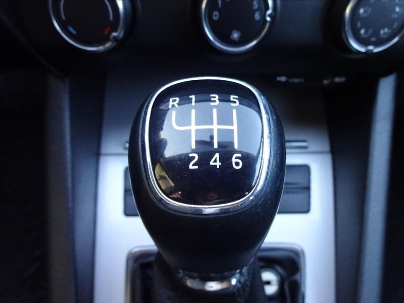 Škoda Octavia III 2,0 TDI 110kW COMBI - fotka 35 z 50