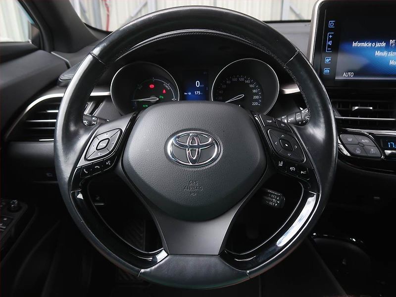 Toyota C-HR (2018) 1.8 Hybrid - fotka 15 z 16