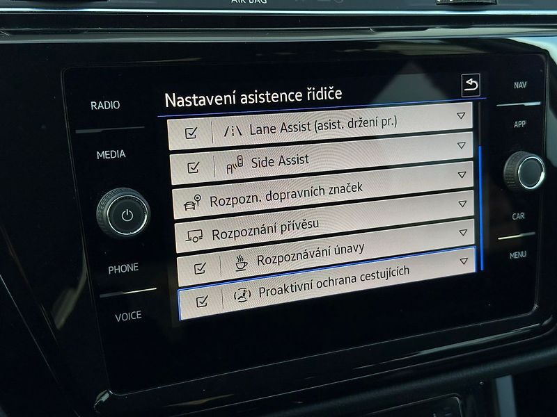 Volkswagen Touran 2.0TDI 110kW Highline 7m NT TZ - fotka 11 z 16