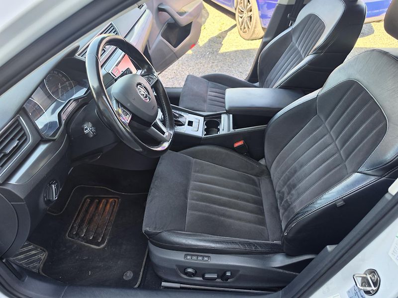 Škoda Superb 2.0 TDI ALCANTRA Led DSG  - fotka 23 z 24