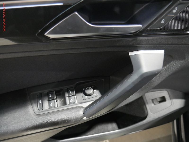 Volkswagen Tiguan (2017) 2.0 TSI 4x4, Highline, DSG - fotka 11 z 12