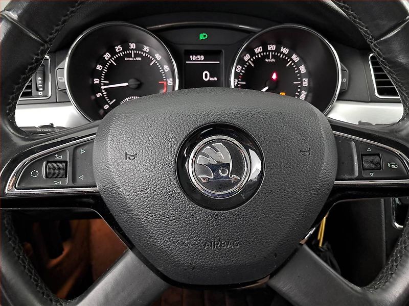 Škoda Superb (2014) Elegance 1.6 TDI, Xenony - fotka 15 z 18