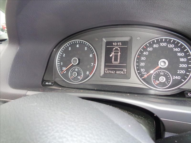 Volkswagen Touran 1,4 - fotka 8 z 19